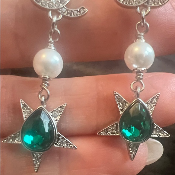 Elegant Silver and Green Star Drop Earrings - Picture 4 of 6